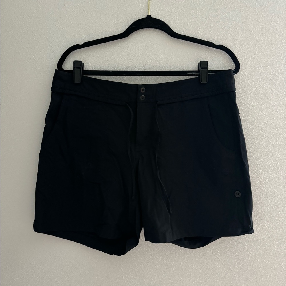Mountain Hardwear Black Shorts